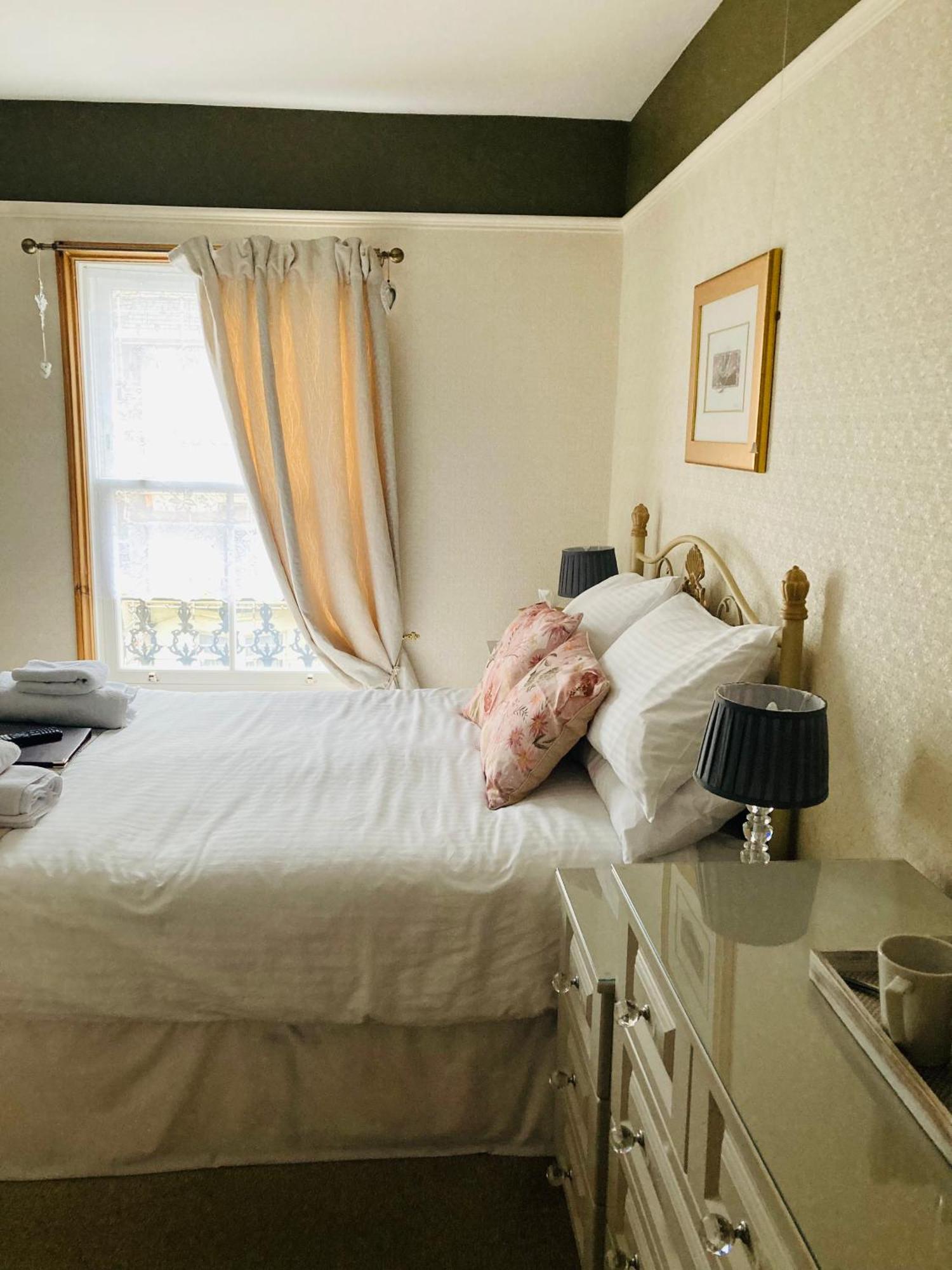 The Pathway Guesthouse Вітбі Екстер'єр фото