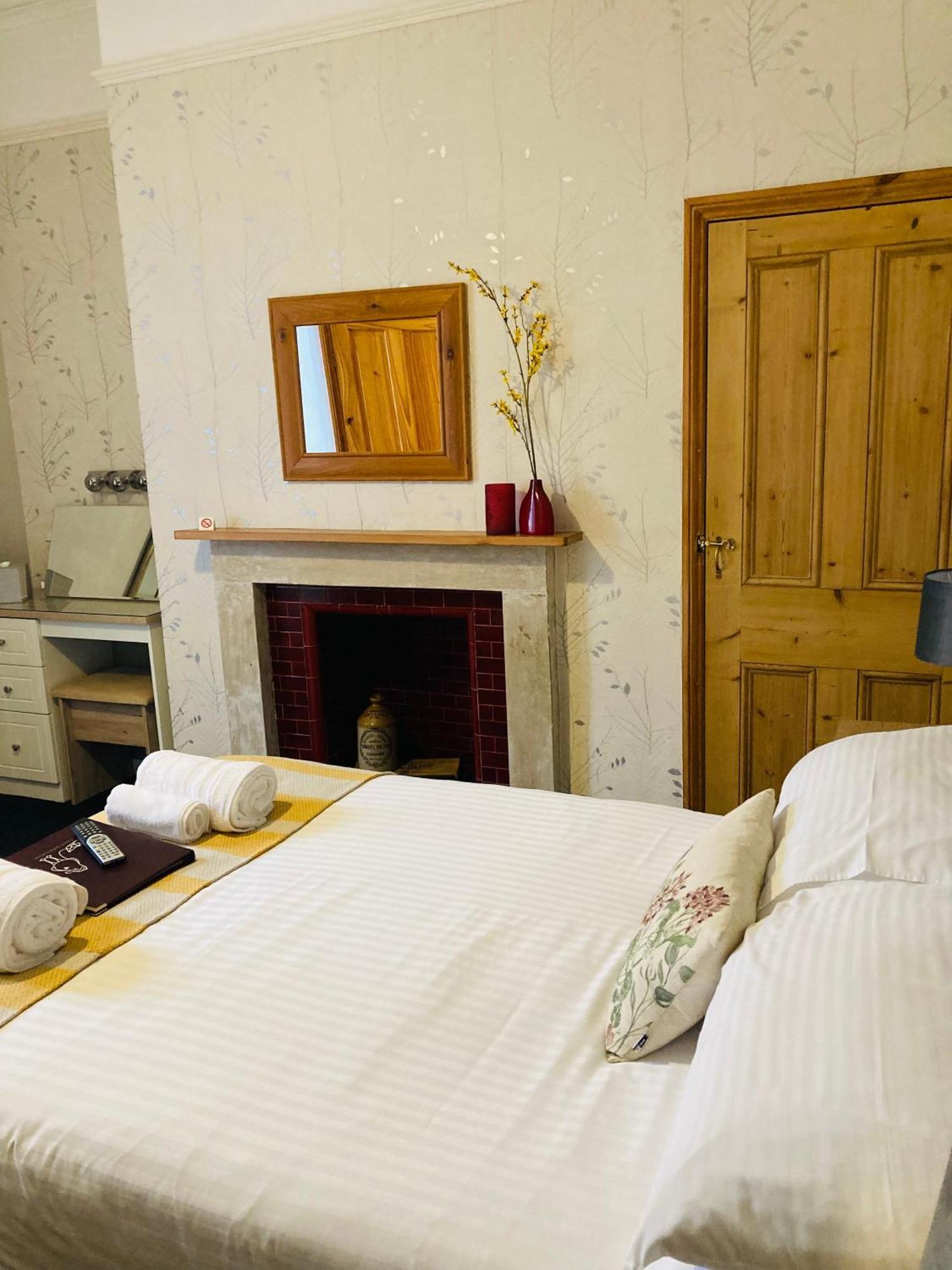 The Pathway Guesthouse Вітбі Екстер'єр фото