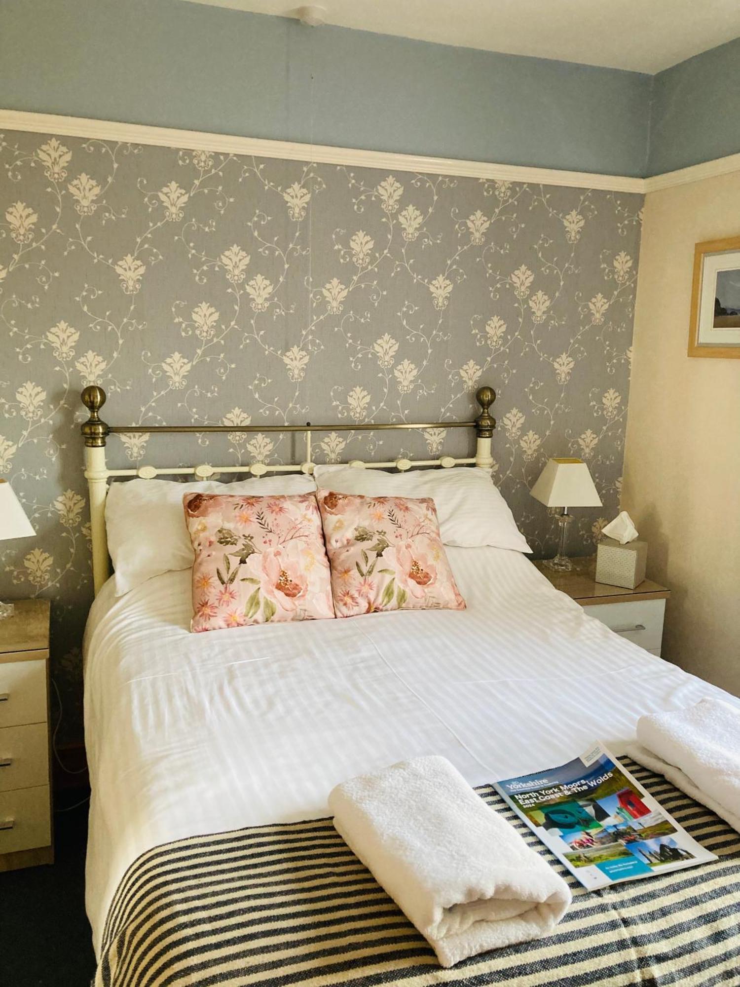 The Pathway Guesthouse Вітбі Екстер'єр фото