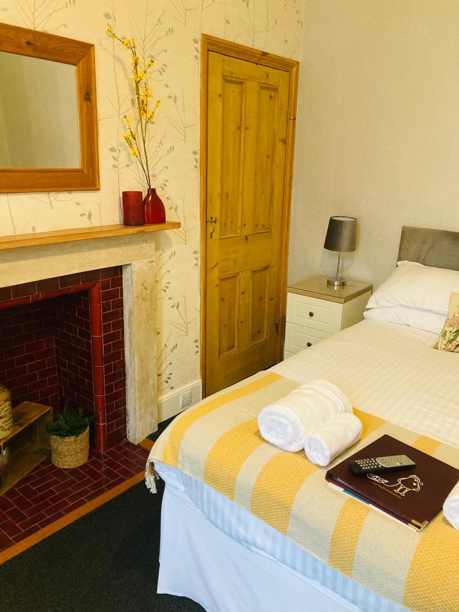 The Pathway Guesthouse Вітбі Екстер'єр фото